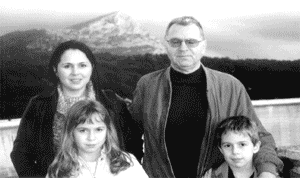 Anna Loegel avec son époux Jean-Marc et ses enfants Olga et Maxime